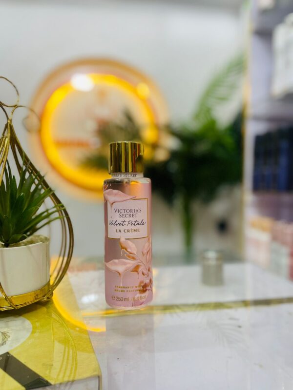 Victoria’s Secret Velvet Petals La Creme Body Mist