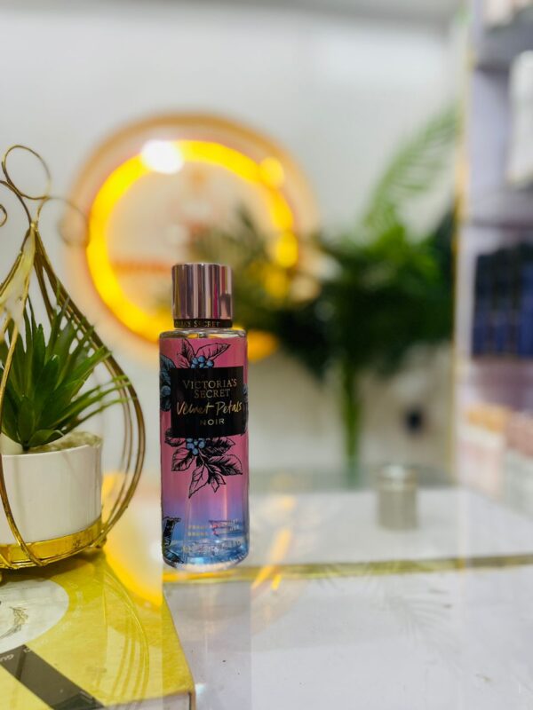 Victoria’s Secret Velvet Petals Noir Body Mist